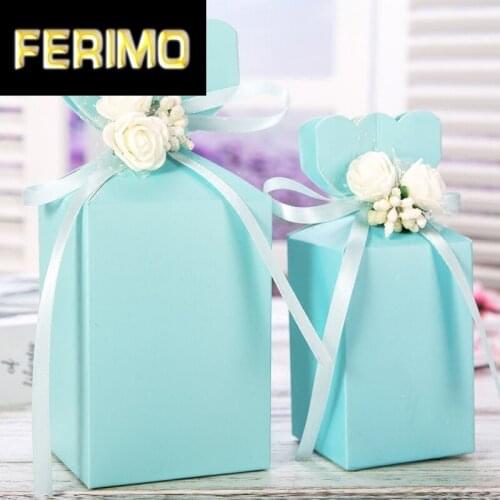 2017 New 3*3*4.3'' inches Large Romantic Candy Gift Boxes with Plastic Flowers Ribbon Paper Wedding Favor Party Gift 30pcs/lot