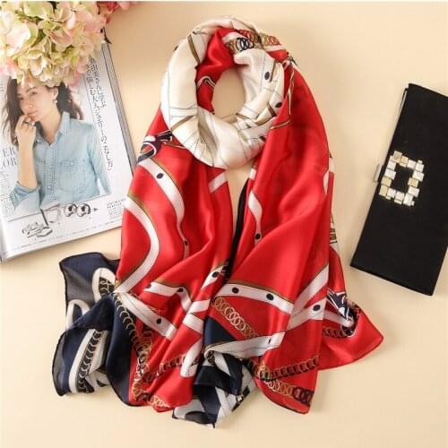 2019 China luxury brand summer and Autumn women fashion silk scarves chain Flowers large shawl Foulard Beach wraps hijab