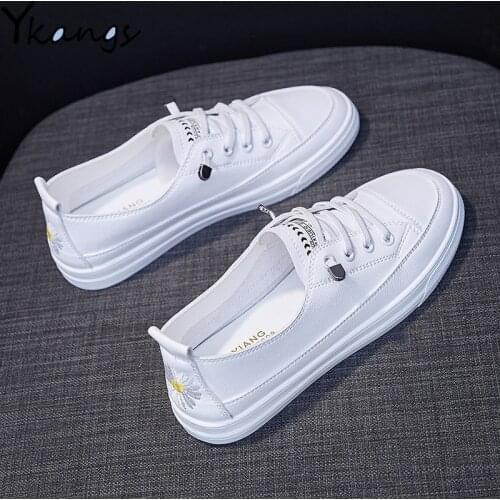 Akexiya 2021 PU Breathable Students Shoes White Mesh Summer Sneakers for Women Daisy Casual Trend Fashion Ladies Flats Shoes