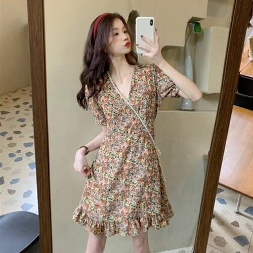 2021 summer new style retro French v-neck floral skirt short-sleeved ruffled gentle dress female niche
