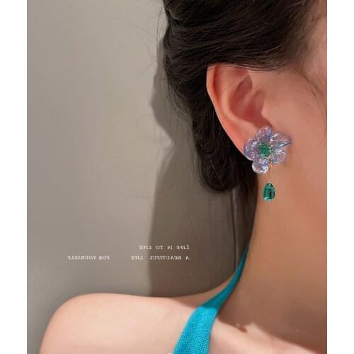 Sweet And Romantic Acrylic Flower No Pierced Ear Clip Simple Temperament Retro Ear Bone Clip Small Fresh Earrings Female Trend