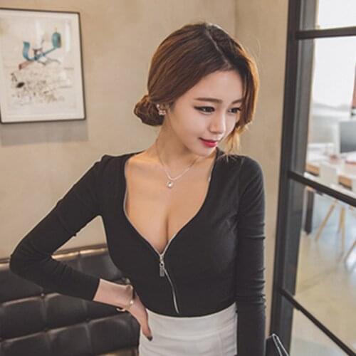 2019 fashion new bottoming shirt long sleeve tight T-shirt in autumn winter V-neck low-cut sexy nightclub womens slim
