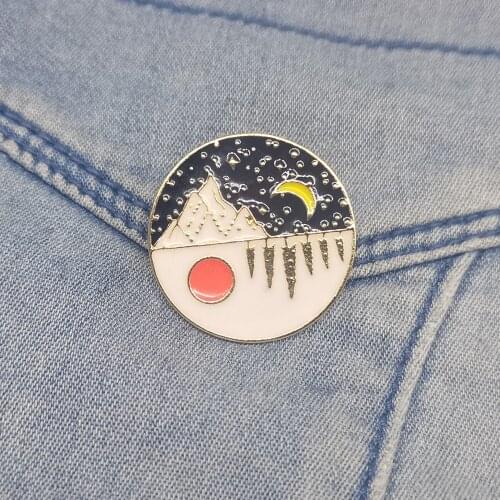 Gold Custom Outdoors Mountain Starry Night Enamel Pin Wild Camping Hiking Brooch Bag Clothes Lapel Adventure Badge Jewelry Gift