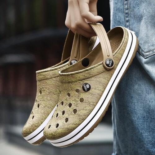 2020 New Summer Jelly Shoes Crocks Hole Shoes Men Beach Sandals Slippers Men Flip Flops Light Sandalias Outdoor Summer Chanclas