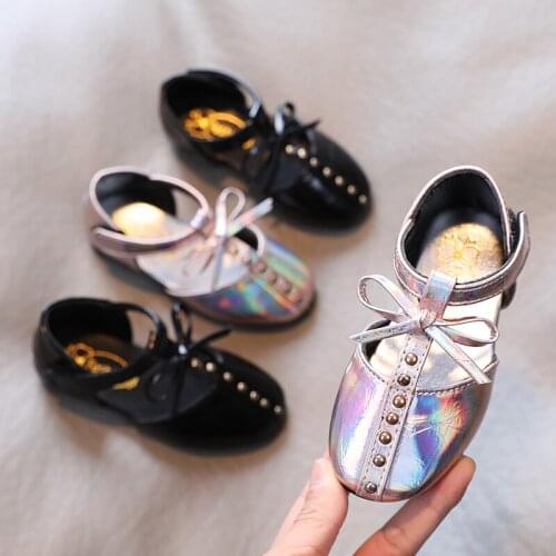 2021 Summer Girls Sandals T Strap Princess Shoes Fashion Rivets Round Toe Sandal Bowtie KIds Shoes Bling Beach Shoes Children