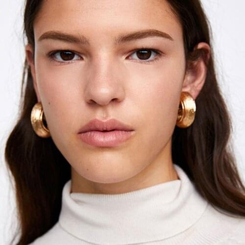 Wholesale JUJIA Women Earrings Vintage Trendy Shiny Gold Metal Clip Earrings Statement Jewelry Brincos Wholesale