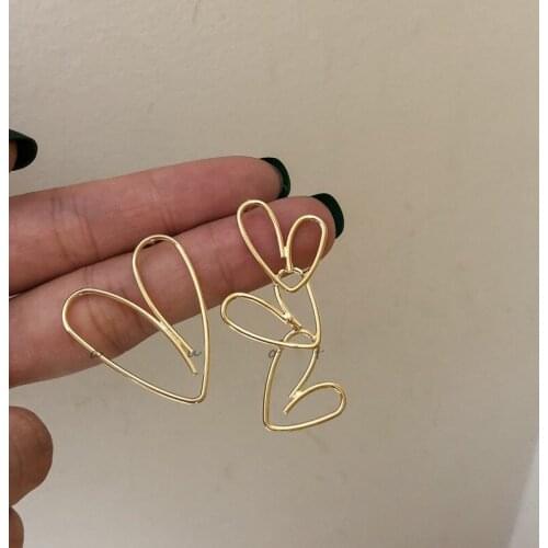 New Christmas Sweet Gift Korean Fashion Asymmetric Hollow Wire Heart Earrings Ladies Gold Earrings For Lady OL Accessoires