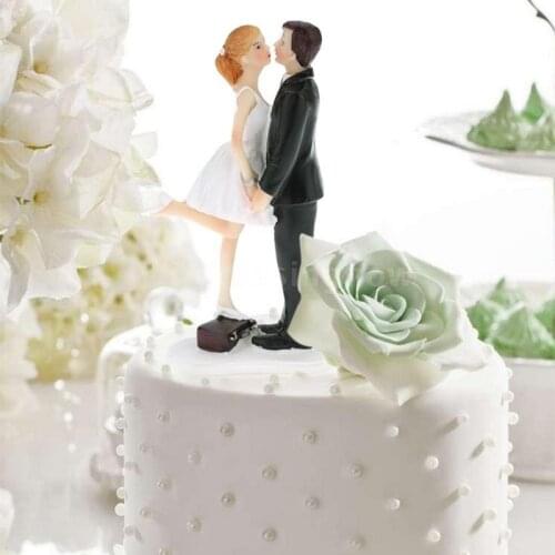 Romantic Groom Bride Marry Resin Figurine Wedding Ornament Cake Topper Decor 3D Bride and Groom 3D Characters Valentine Gifts