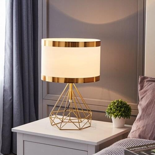 XIRIGHT Modern Light Luxury Golden Iron Table Lamp For Bedroom Bedside Lamp Living Room Study Night Lamp Home Decoration Simple