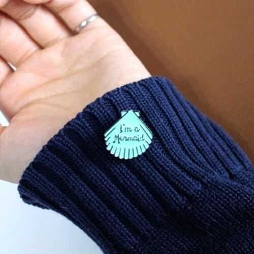 Hot Creative Cartoon Female Brooch Letters Design Brooches Pins Green Shell Brooch Button Tops Bag Pins Badge Jewelry for Girl