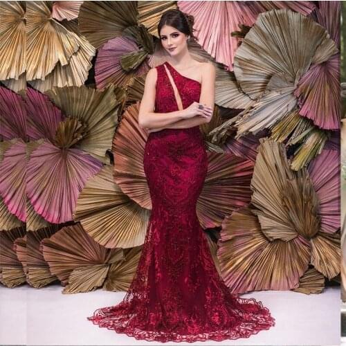 2021 Evening Dress Mermaid Burgundy Lace Appliques One Shoulder Court Train Sexy Women Formal Evening Dress Sleeveless Graceful