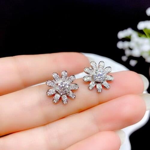 Moissanite Latest style ear studs, super popular female ear studs, flashing fire, 925 silver, not sensitive