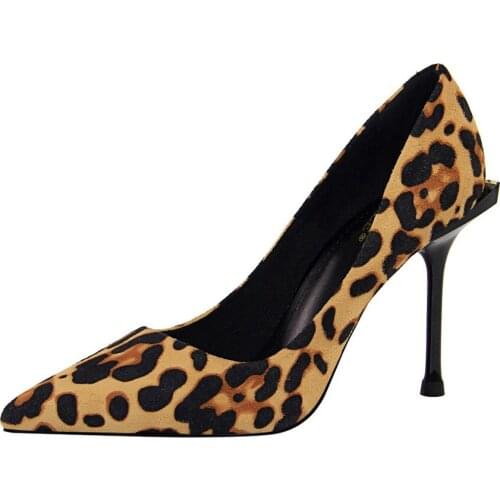 Europe and the United States sexy show thin with shallow mouth pointed suede leopard print high heels womens single shoes 925-2