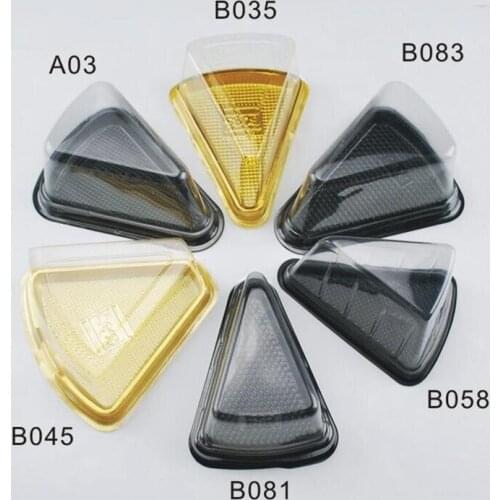 Qi 100PCS Disposable Plastic Clear Cheese Triangular Cake Box Plastic Uptake Cake Box for Pastry Bakery Dessert display Boxes