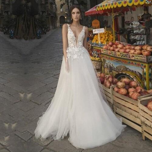 Beach Wedding Dress v-Neck Appliques Lace Tulle Long Wedding Dress Vintage A-Line Backless White Ivory Bridal Dress