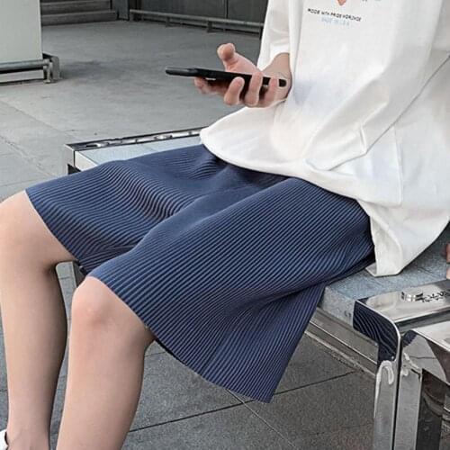 Summer Male Pleated Shorts Mens Fashion Solid Color Loose Casual Wide Leg Shorts Men Streetwear Korean Five-Point Pants