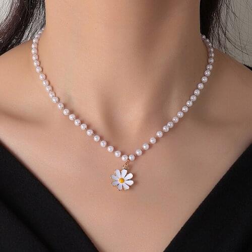 Vintage White Daisy Simulated Pearl Choker Necklace For Women Fashion Flower Strand Chain Pendant Necklaces Jewelry Bijoux Femme