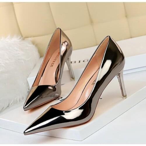 2020 New Women Champagne 10.5cm High Heels Pumps Patent Leather Female Scarpins Office Pointed Toe Tacons Pumps Shoes Plus Size