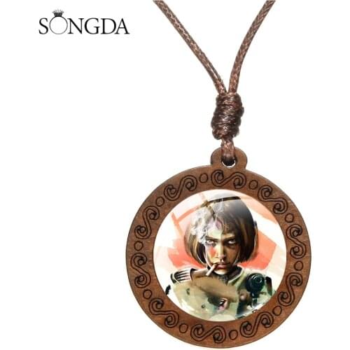Leon The Professional Killer Necklace Retro Movie Jewelry Matilda and Leon Cartoon Pattern Wood Pendant Choker Souvenirs