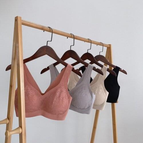 Sleeping Comfort Bra Lace Floral Vest Womens Invisible Breasted Soft and Thin Push-up, Seamless and Rimless Top