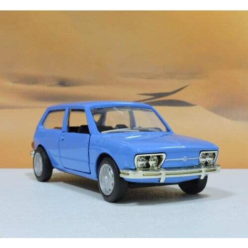 Diecast Alloy 1:43 Scale IXO 1975 Brasilia Car Model Metal Die-Cast Toy Vehicle for Collectible Souvenir Collection Gift