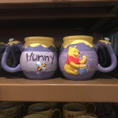 Creative cartoon Shanghai Disney Winnie the Pooh honey jar 3D three-dimensional mug ceramic mug Action Figure Toy AG 2201
