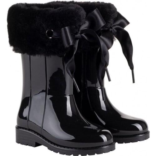 Water boots in patent leather with Igor satin bow and hair