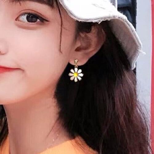 New 1 Pair Flower Shape Earrings For Women Fresh Charming Lovely Cute Simplicity Style Daisy Flower Trendy Ear Studs