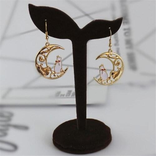 2018 New Japanese sweet and lovely temperament hollow Drop glaze moon cat hypoallergenic earrings factory direct