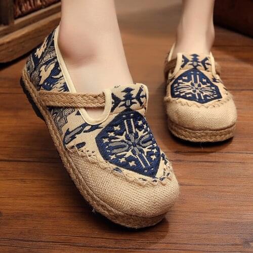 2021 new spring round head cotton and linen ethnic style womens shoes autumn one-step flat shoes old Beijing cloth shoes embroi