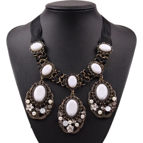 2021 Fashion New Arrival Brand Black Rope Chain Resin Flower Pendant Necklace Choker Collar for Women Jewelry