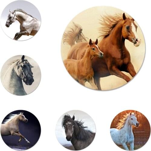 Running Horse clydesdale horse Icons Pins Badge Decoration Brooches Metal Badges For Clothes Backpack Decoration