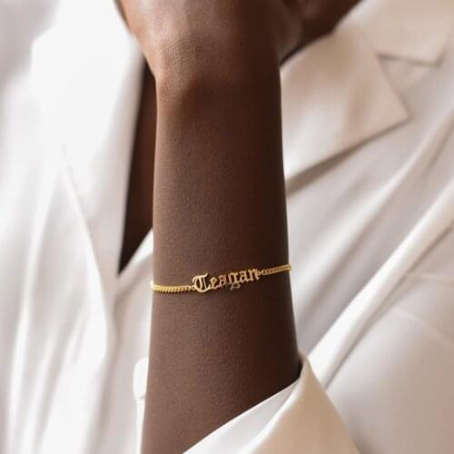 Personality Ladies Stainless Steel Bracelet Customized Old English Name Cuban Chain Mens Ladies Retro Fashion Jewelry Gift