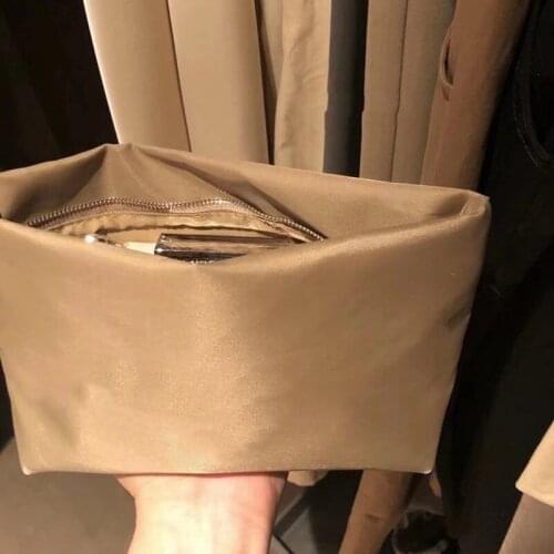 2021EuropeanAmerican new family B letter large capacity washing bag cosmetic bag the same storage bag portable travel washingBag