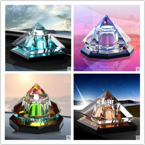 Creative crystal crafts decorations, octagonal and pyramid models, tourist souvenirs, beautiful small ornaments on the table, bi