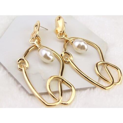 TOUCHEART Custom Fashion Pearl Earrings For Women Jewelry Statement Earring Charm Gold Color Metal Pearl Stud Earrings SER190086