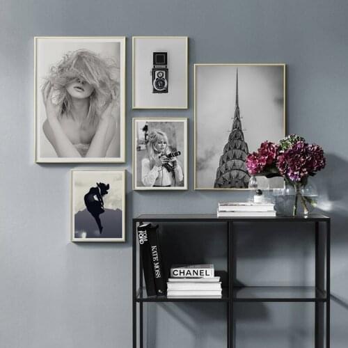 Nordic Wall Art Canvas Poster Girl Vintage Camera Buildings Print Painting Freedom Decoration Picture For Living Room Home Decor