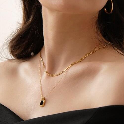 INS niche easy to match simple double layer black and white mother-of-pearl pendant necklace short clavicle chain does not fade