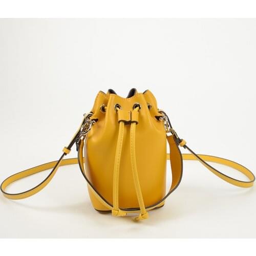 European and American fashion bag womens 2021 new ins super fire simple bucket portable handbag casual shoulder messenger bag