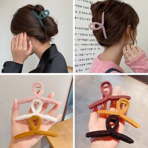 Korean Frosted Crab Hair Clips Warm Elegant Flocking Hair Claws For Women Girl Hair Claw Vintage Hair Accessories Gift Wholesale