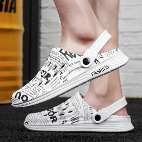 Summer Men Slippers Clogs Outdoor Garden Shoes Beach Sandals Male Massage Indoor Home Slides Mules Bathroom Slippers Flip Flops