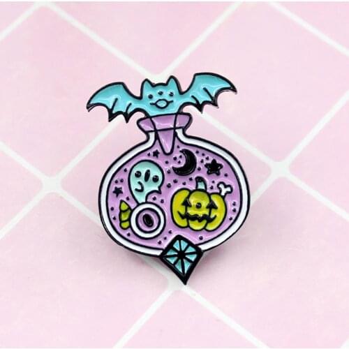 Creative Brooches Unique Cartoon Bat Pumpkin Cart Enamel Brooch Lapel Pin Denim Badge Halloween Decor Brooches Badges Women Men