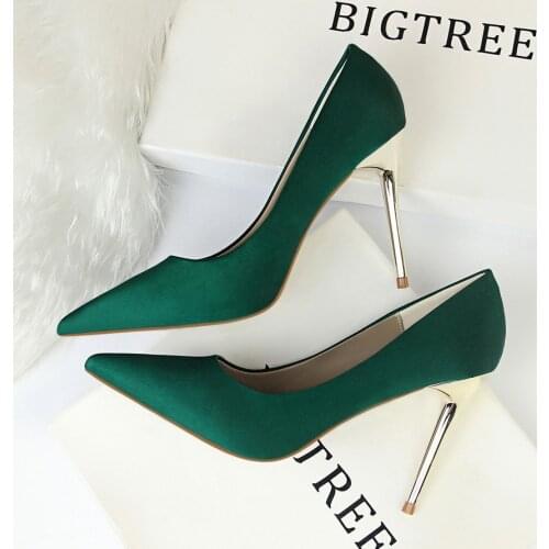 2018 White heel Carved Heels Women Pumps Solid Silk Pointed Toe Shallow Fashion High Heels 10cm Shoes Womens Wedding Shoes