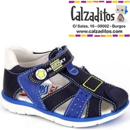 Leather sandals for boy in blue tones with velcro, of Pablosky