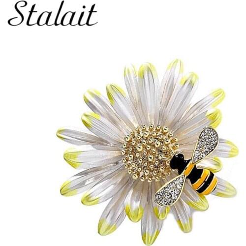 Cute Sweet Daisy Little Bee Brooches Pearl Crystal Chrysanthemum Gradien Flower Matte Brooch Corsage Accessories Pins Gift Women