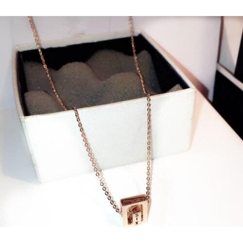 Classic Square Letter Pendant Necklaces For Women Bijoux Famous Design Gold Color Necklace Fashion Jewelry Gift NWLN306