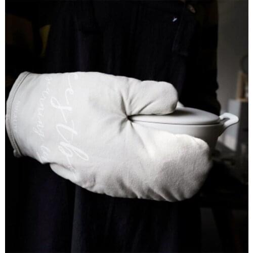 1 thick heat-resistant baking and grilling gloves