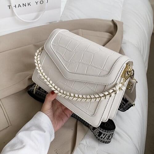 Design Popular Wide Shoulder Bag Female 2021 New Fashion Messenger Bag High-end Chain Square Bag Shoulder Bag Width: 21cm