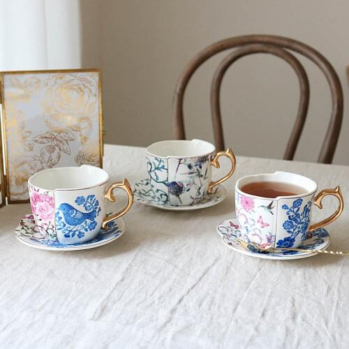 Nordic Flower Ceramic Cup Saucer Set Royal Bone China Tea Cups Set Porcelain Design Gold Handle Xicaras Wedding Cup AC50BD