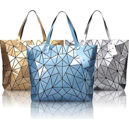 2020 Fashion Womens Large Capacity Handbag Patent Leather Geometric Holographic Bag Womens Outdoor Shopping Shoulder Bag